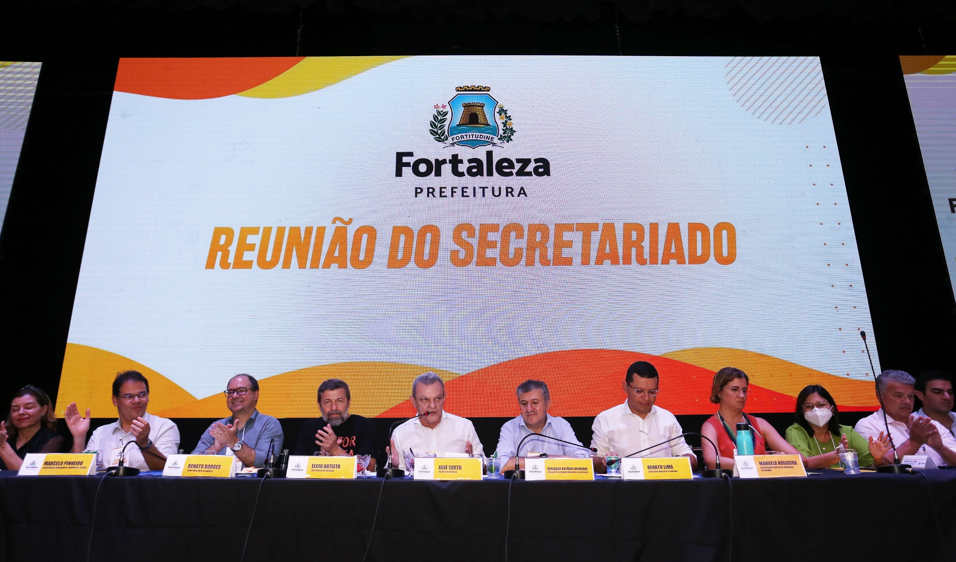 mesa da reunião de secretariado